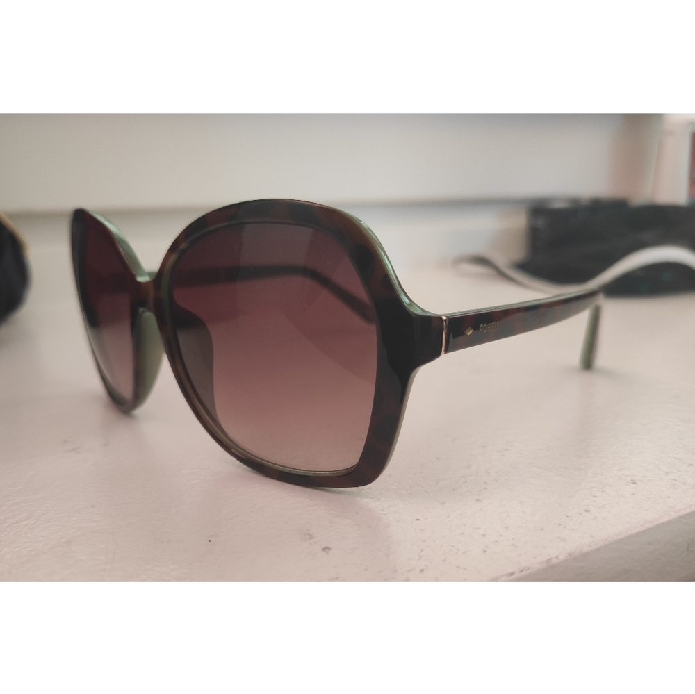 FOSSIL SUNGLASSES